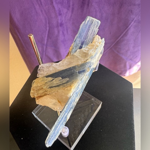 Blue Kyanite Specimen (Brazil) - Picture 3 of 6